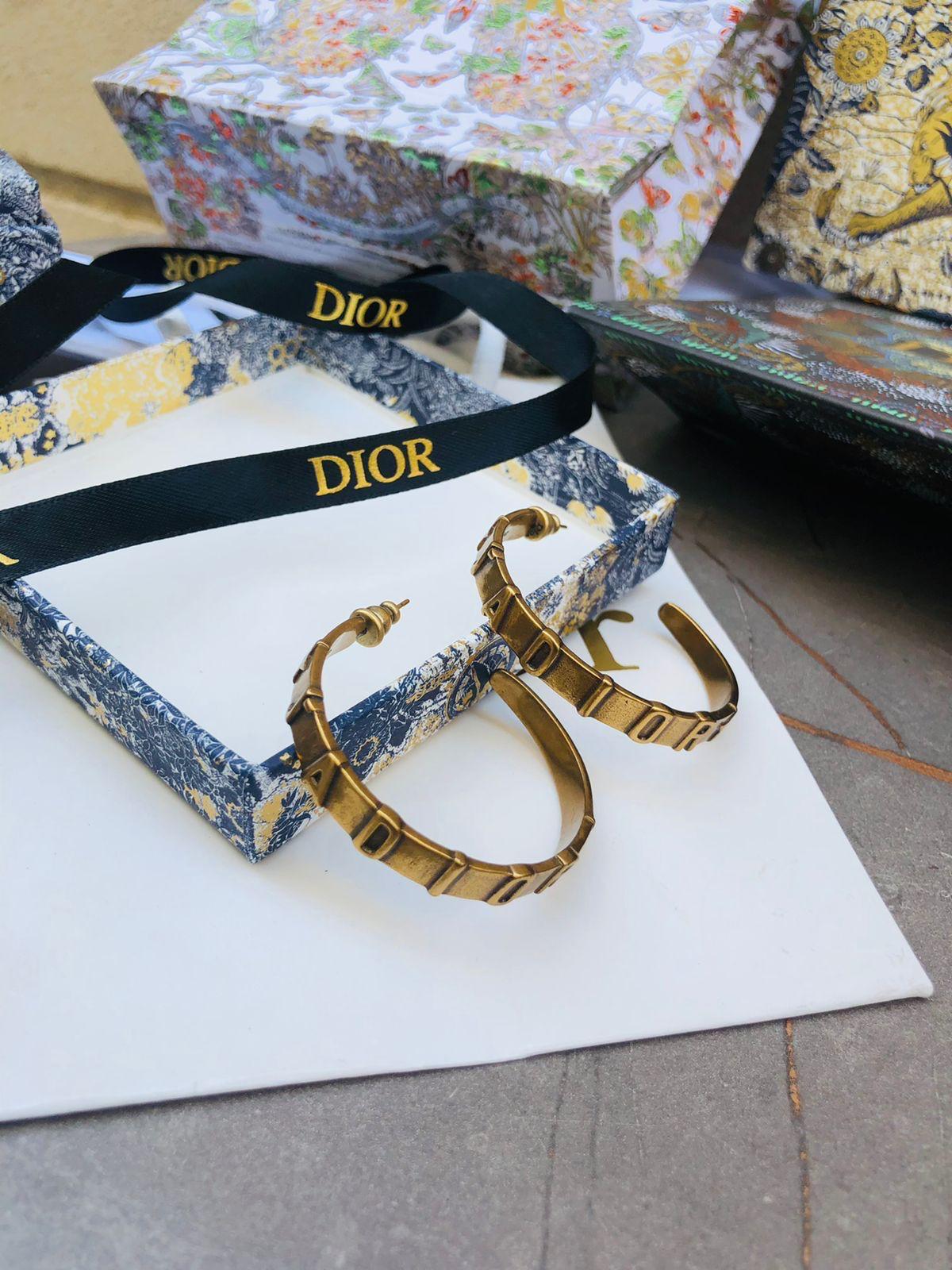 Di. Earring