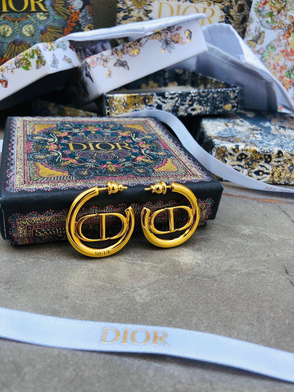 Di. Earring