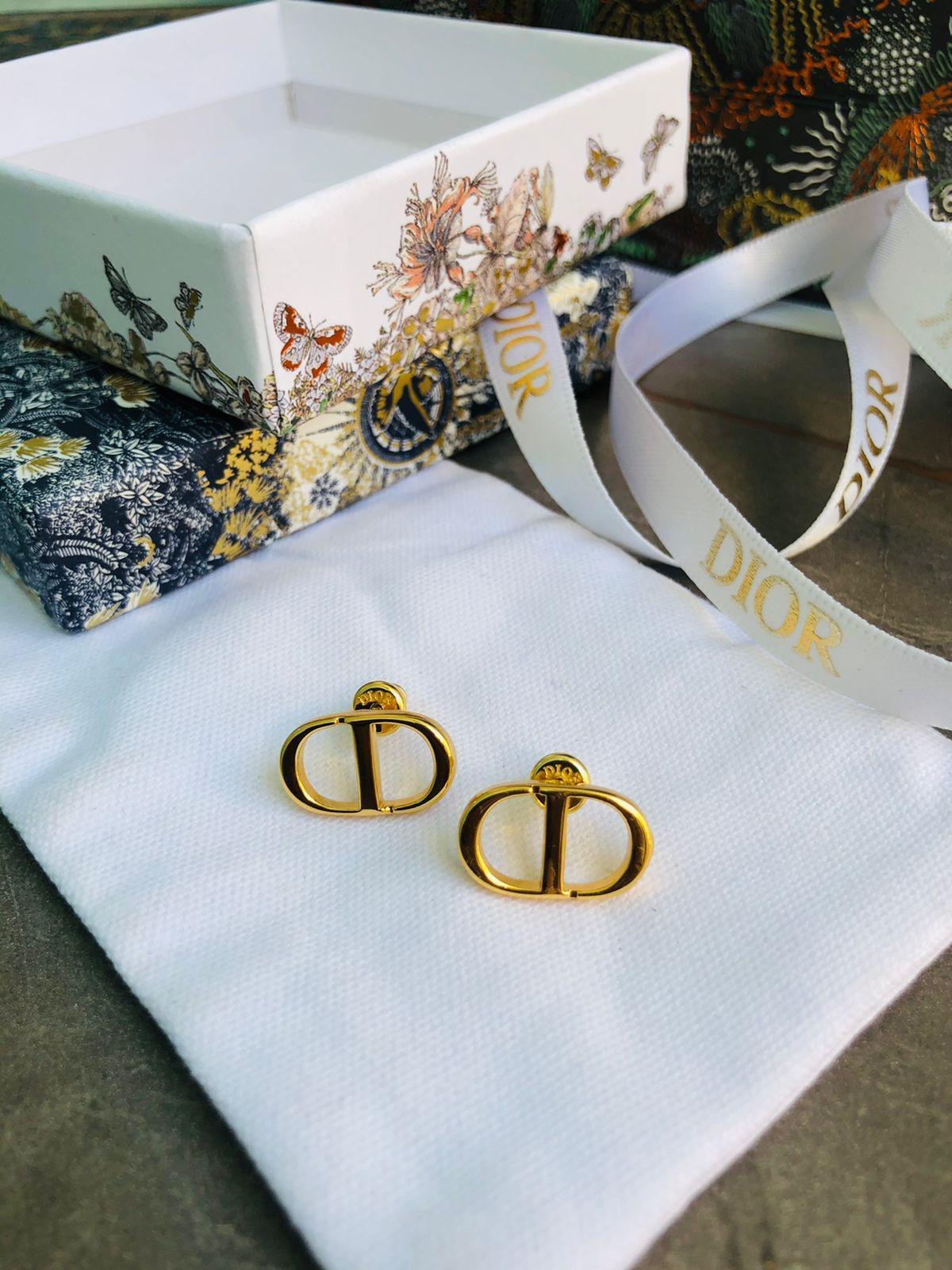 Di. Earring
