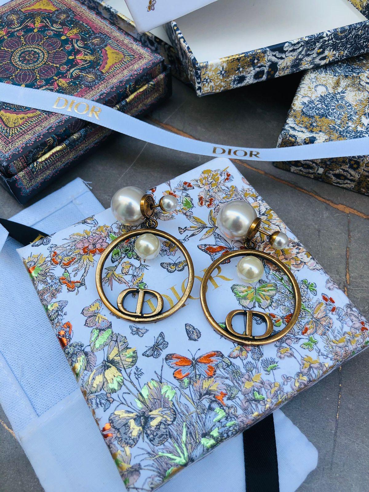 Di. Earring