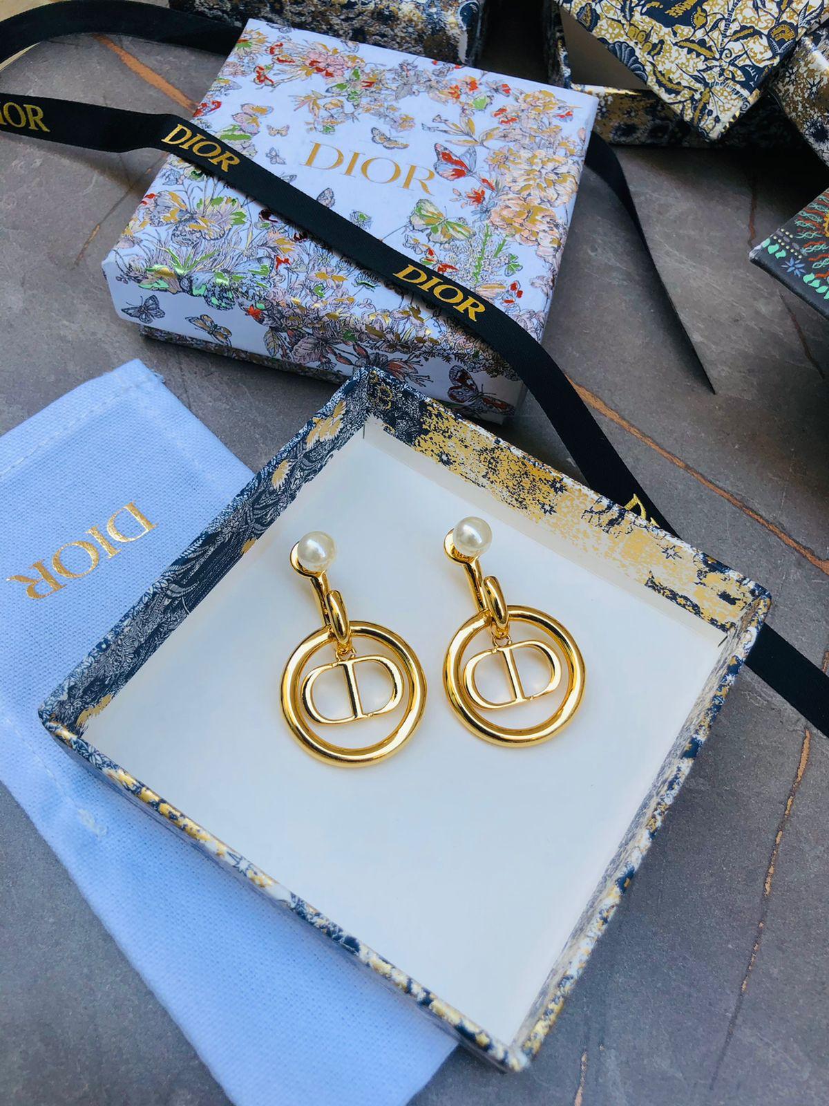 Di. Earring