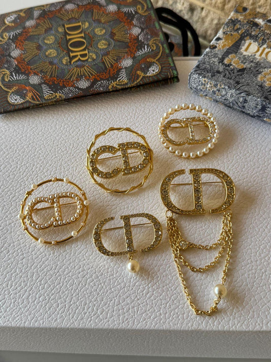 Di. Brooch