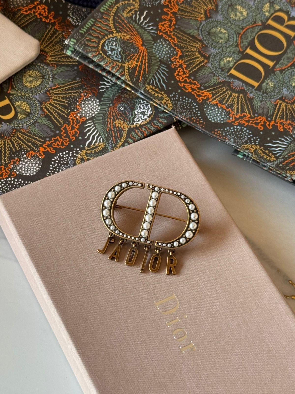Di. Brooch