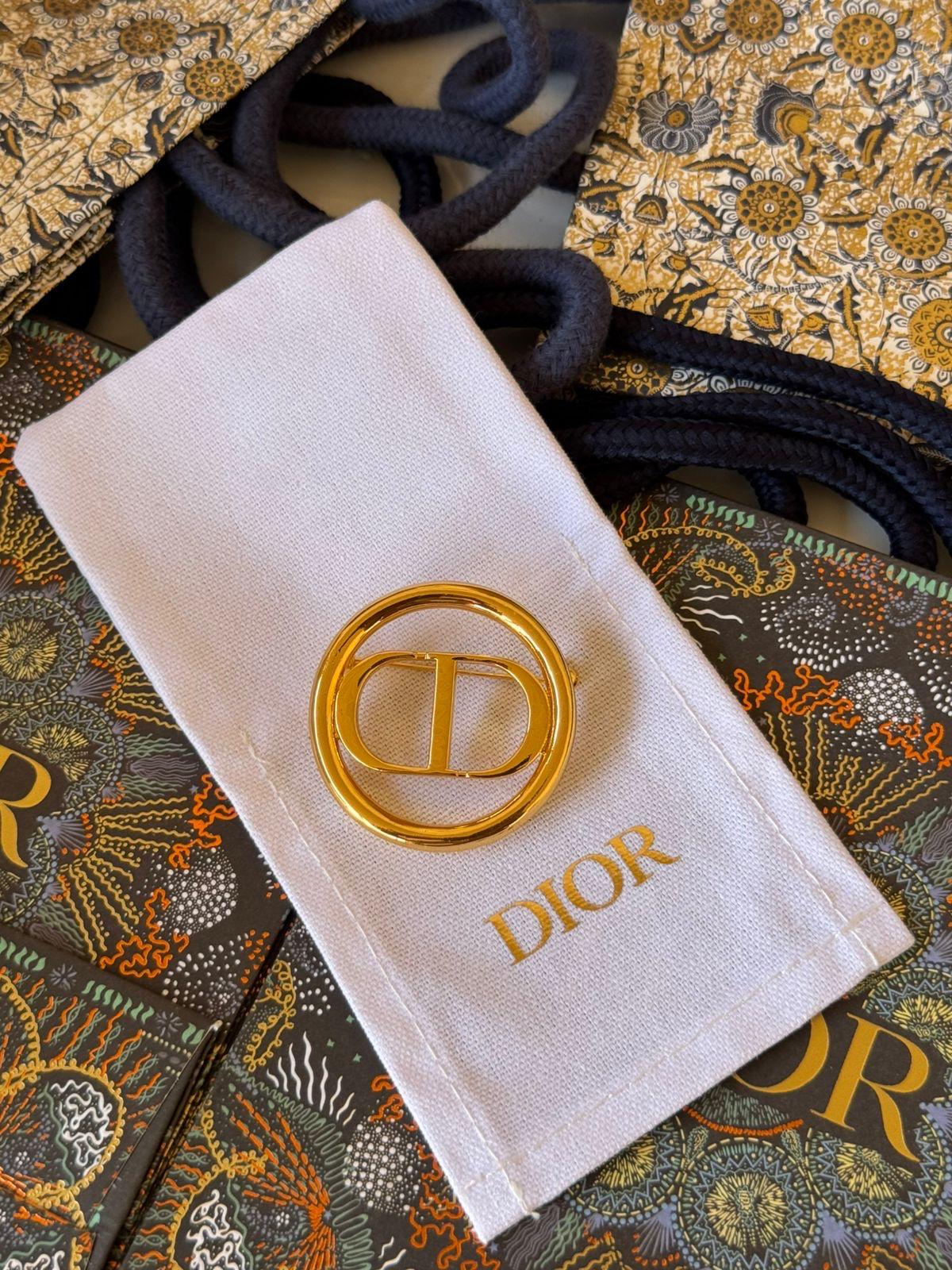 Di. Brooch