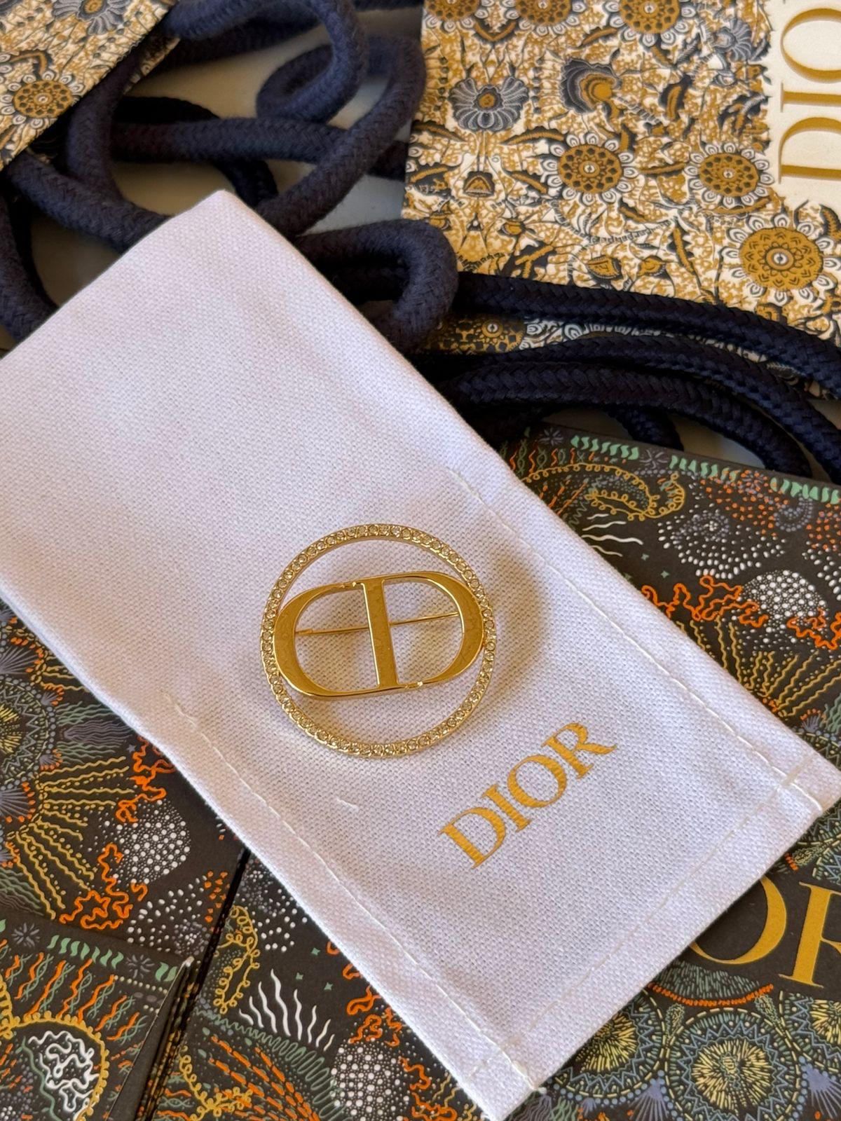 Di. Brooch