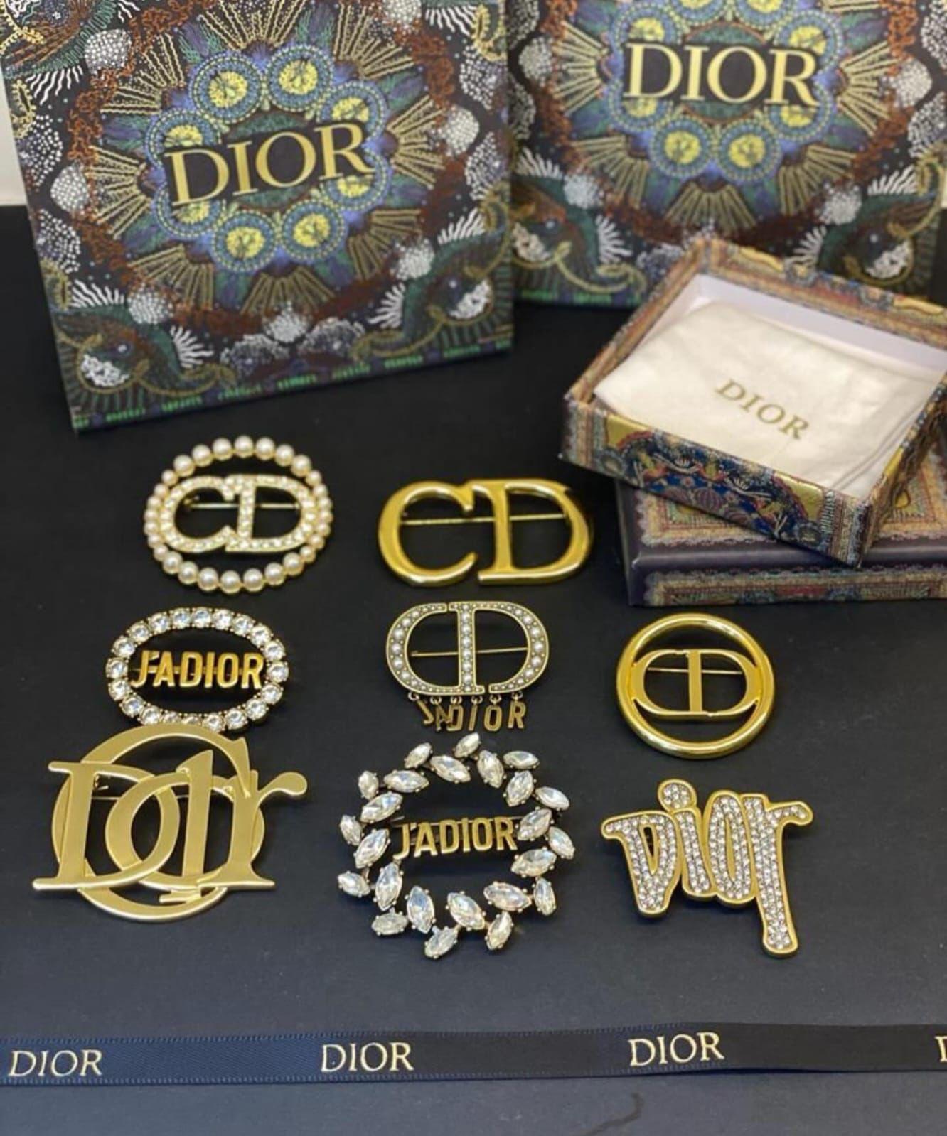 Di. Brooch