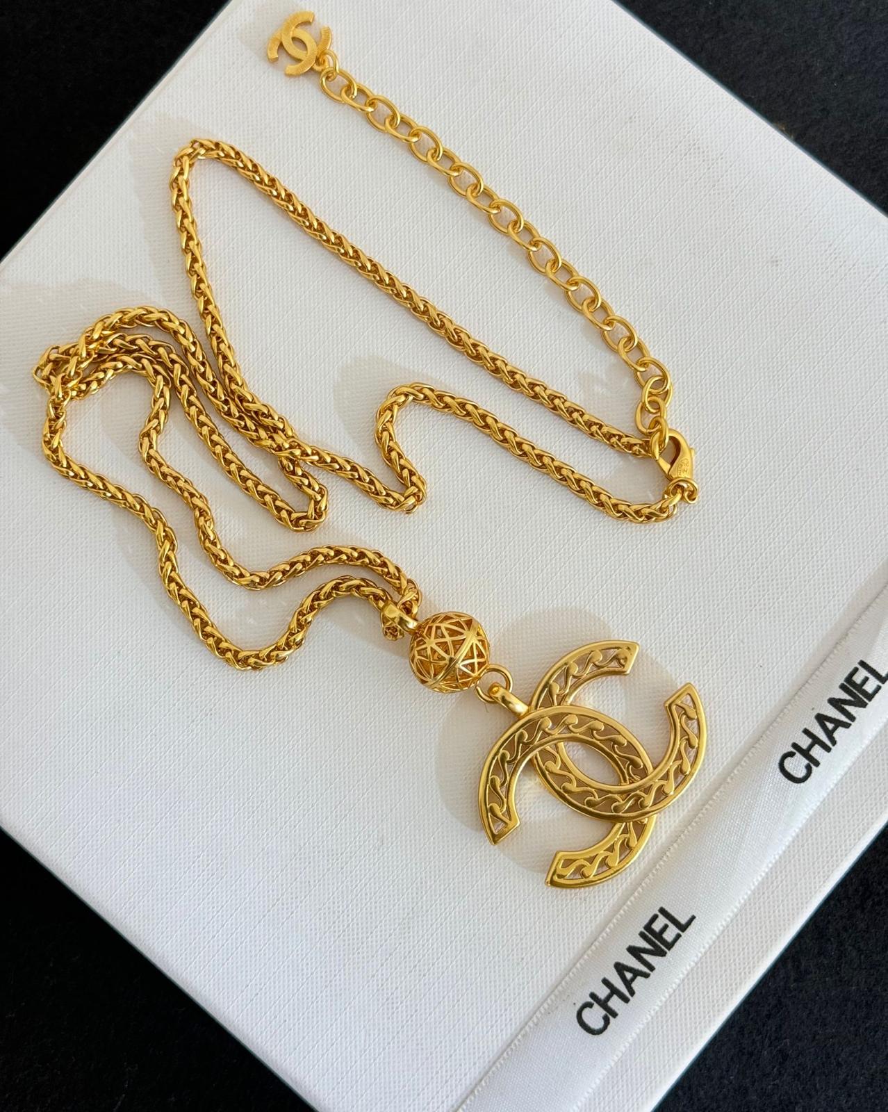 Ch. Necklace