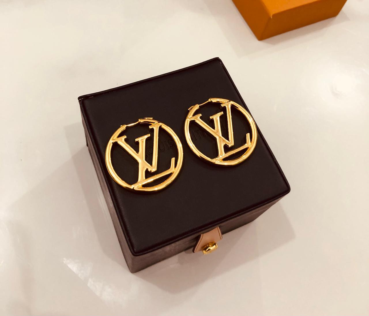 LV. Earring