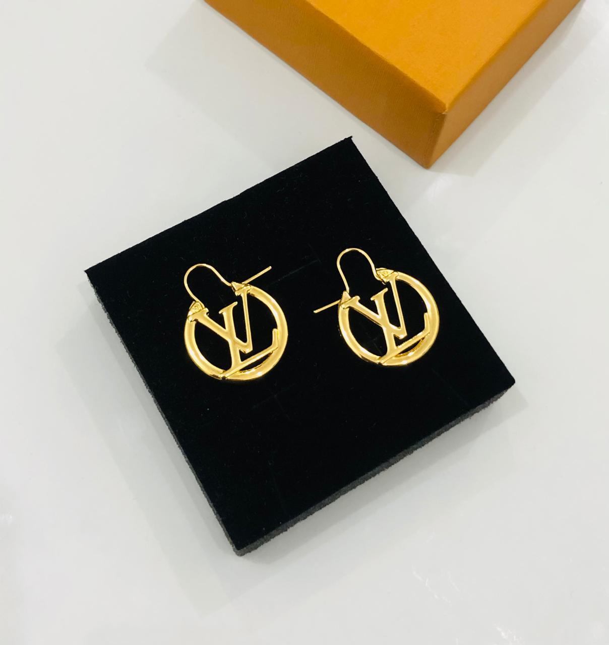 LV. Earring