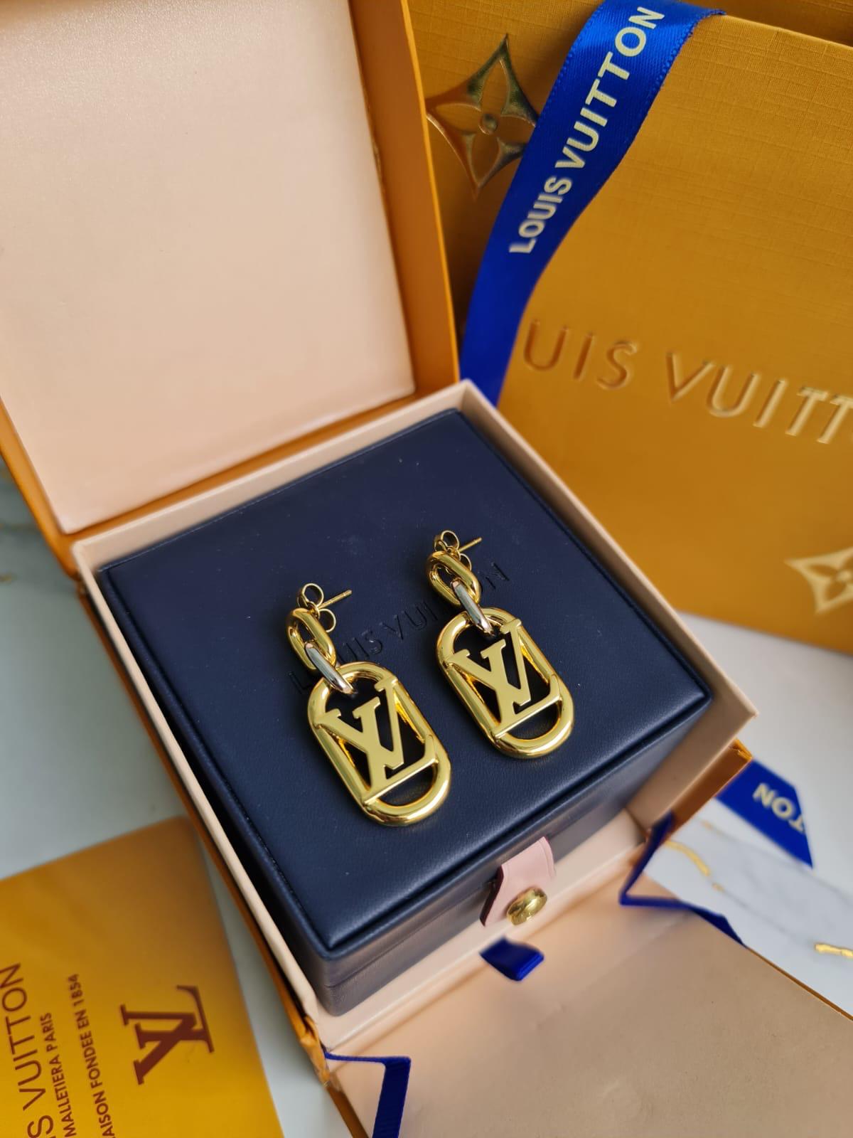 LV. Earring