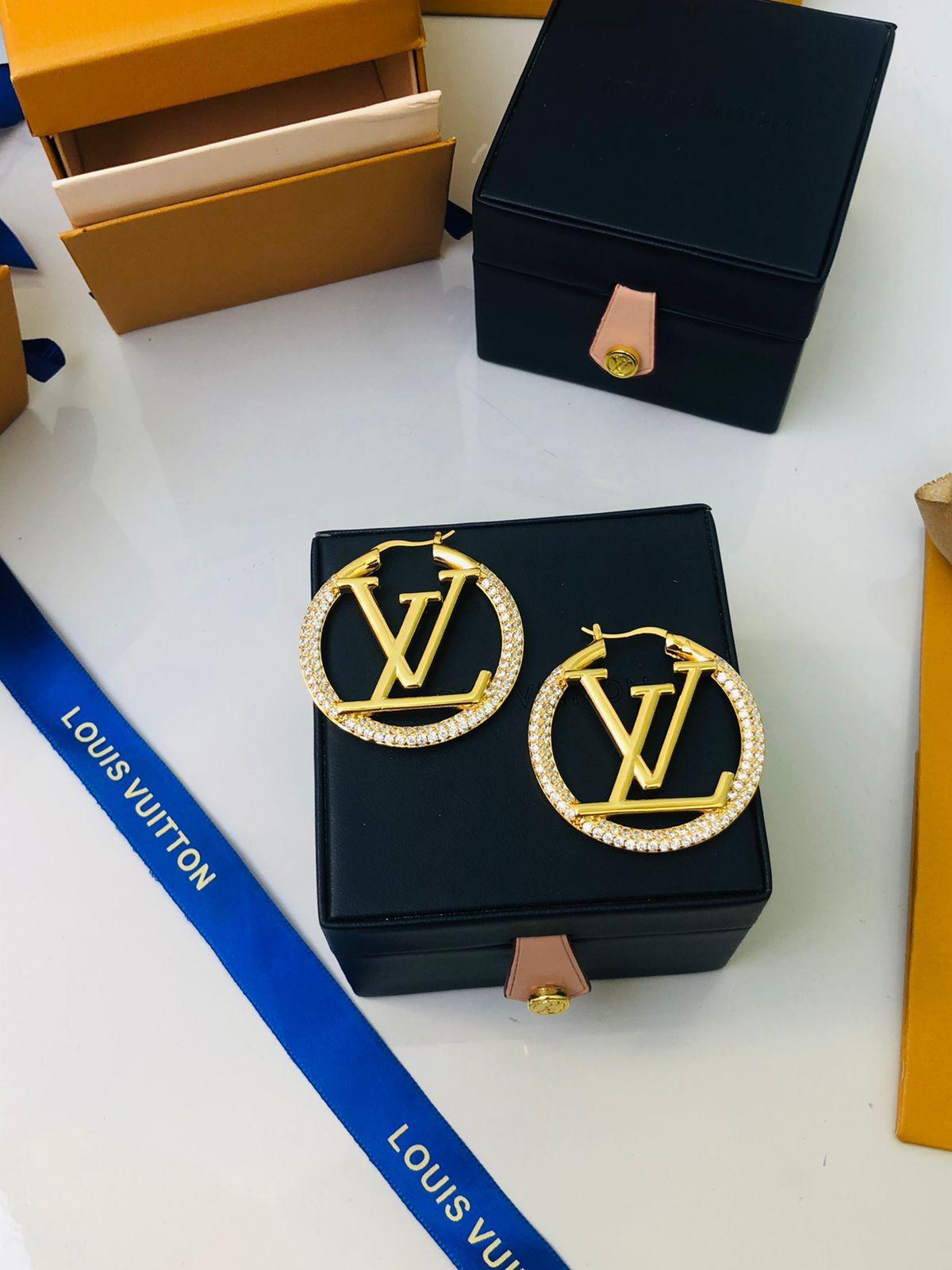 LV. Earring