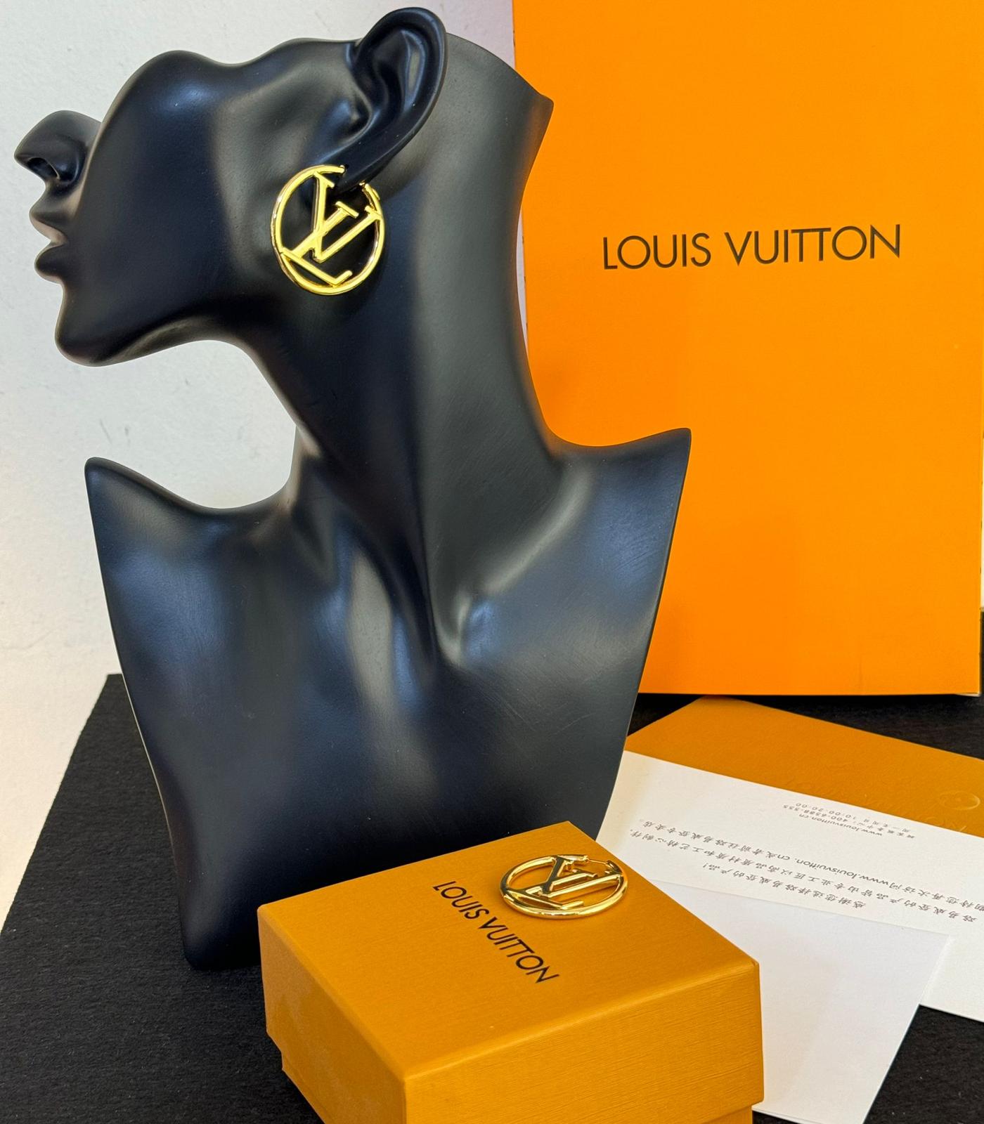 LV. Earring