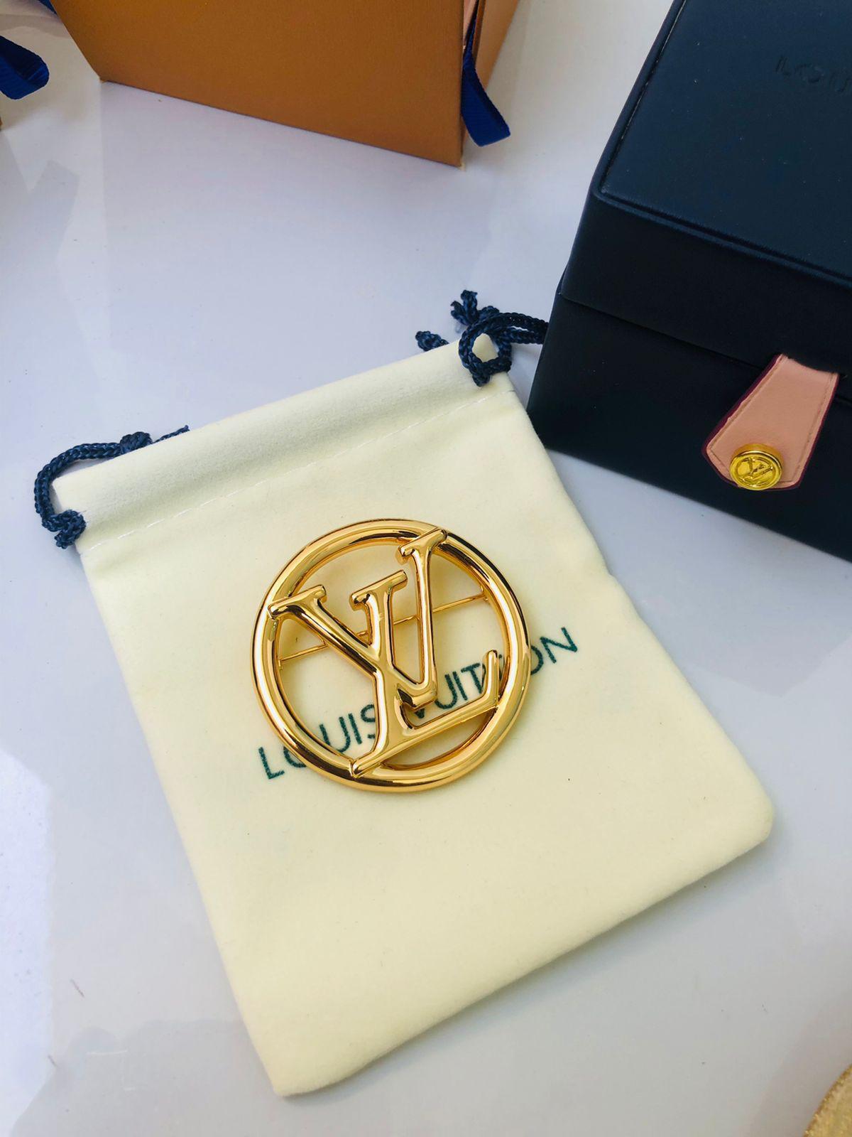 LV. Brooch