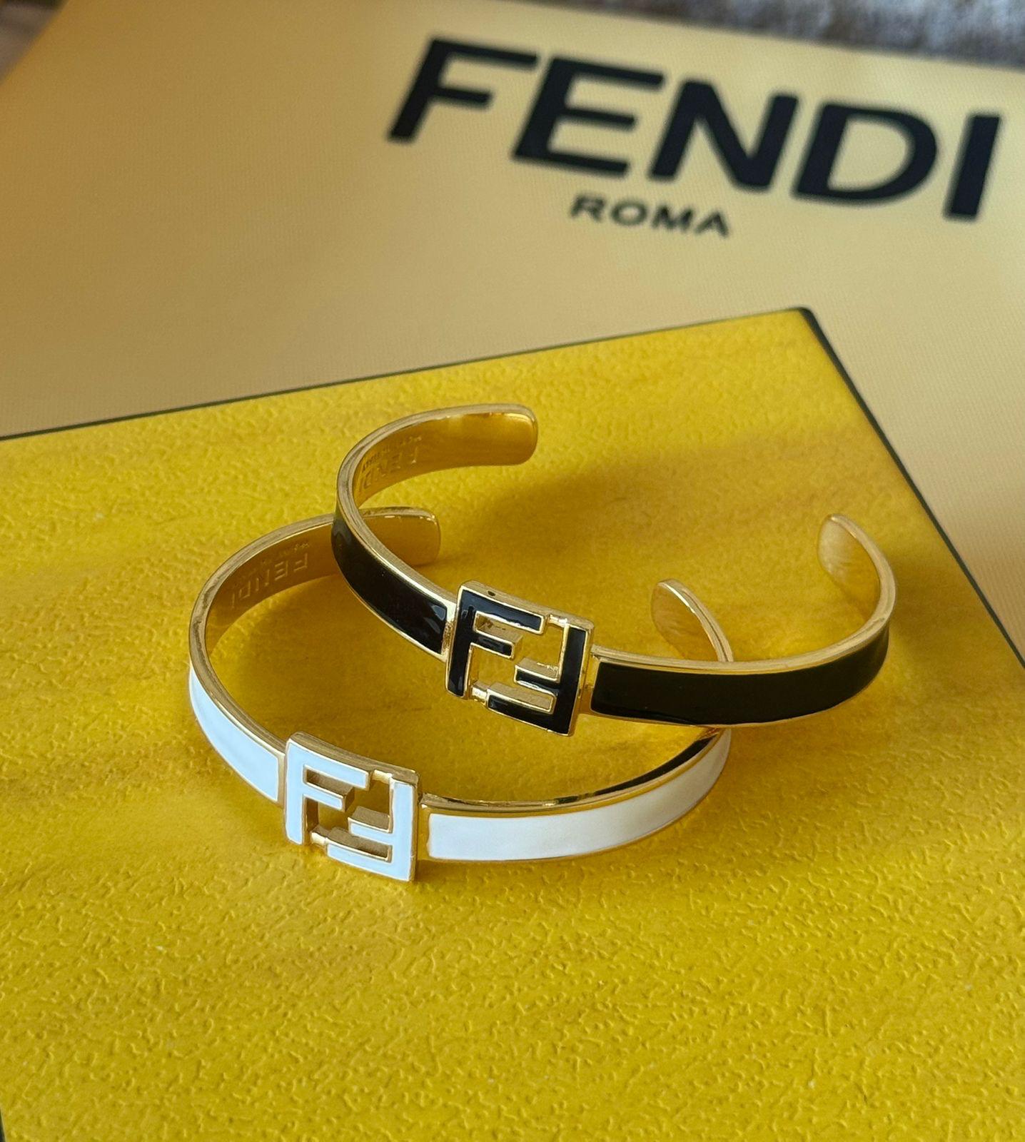 Fe. Bracelet