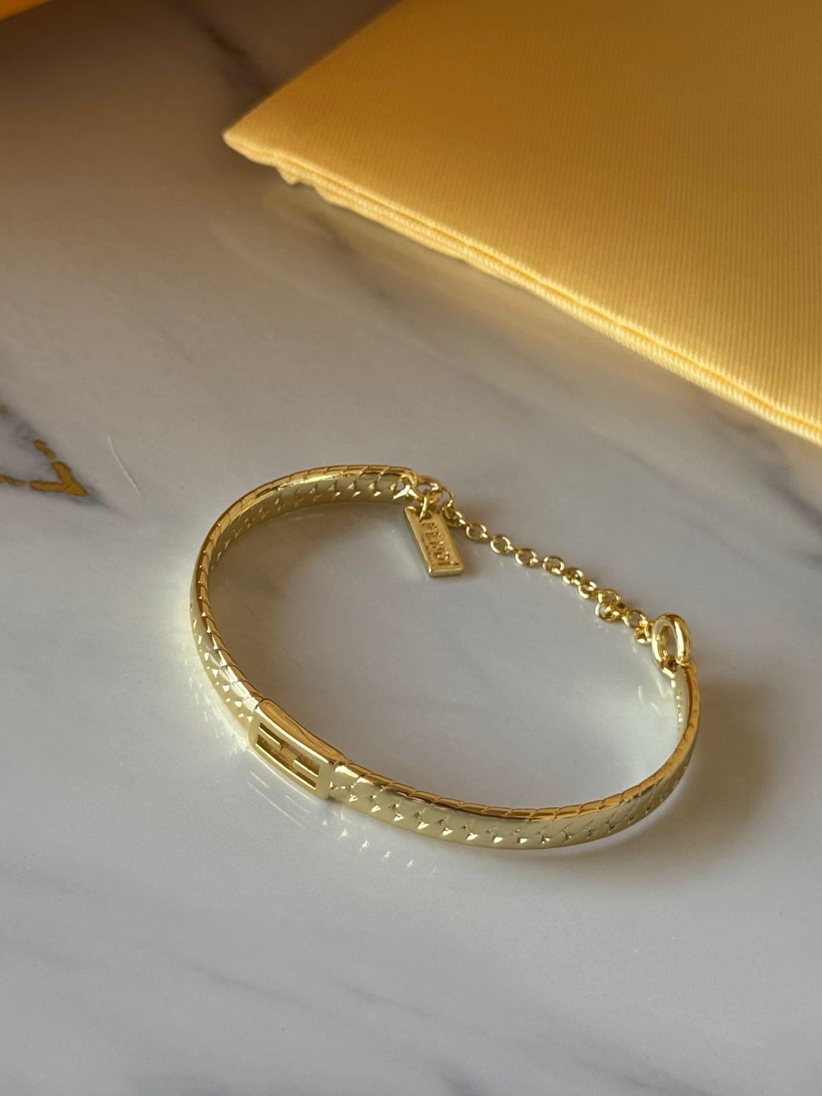 Fe. Bracelet