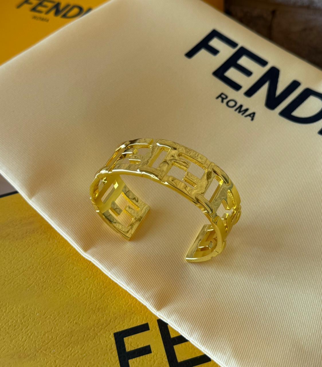 Fe. Bracelet