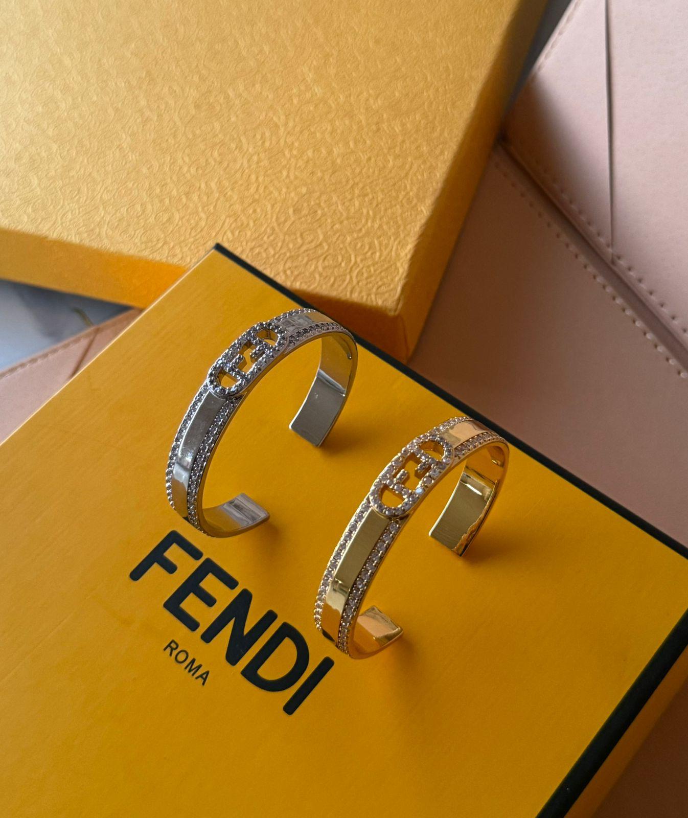 Fe. Bracelet