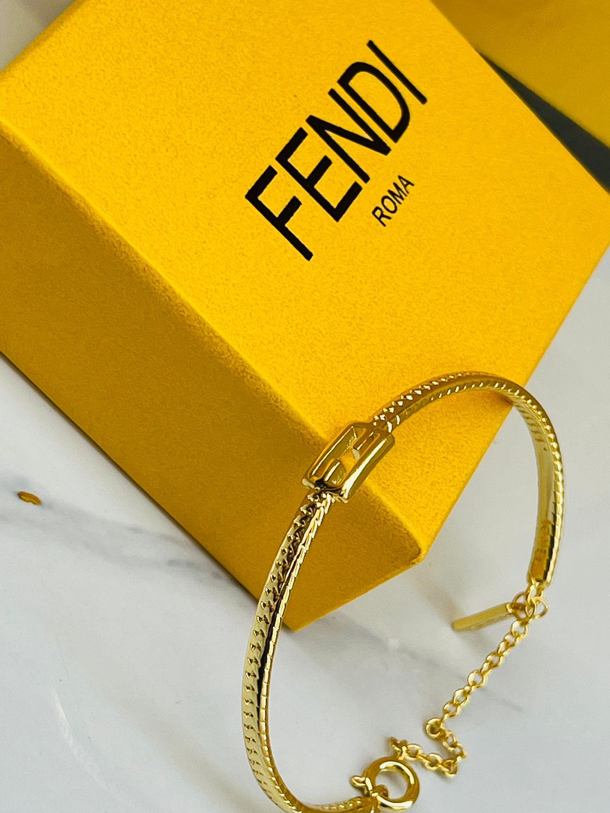 Fe. Bracelet