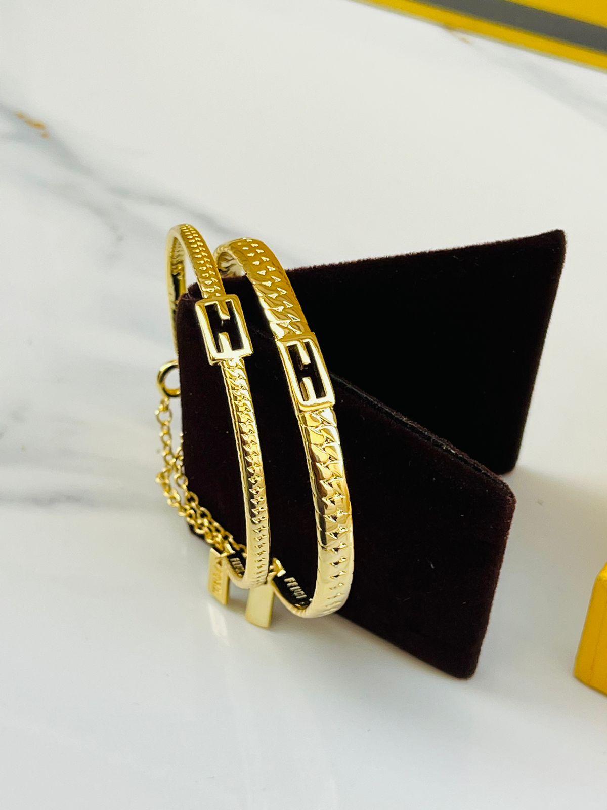 Fe. Bracelet