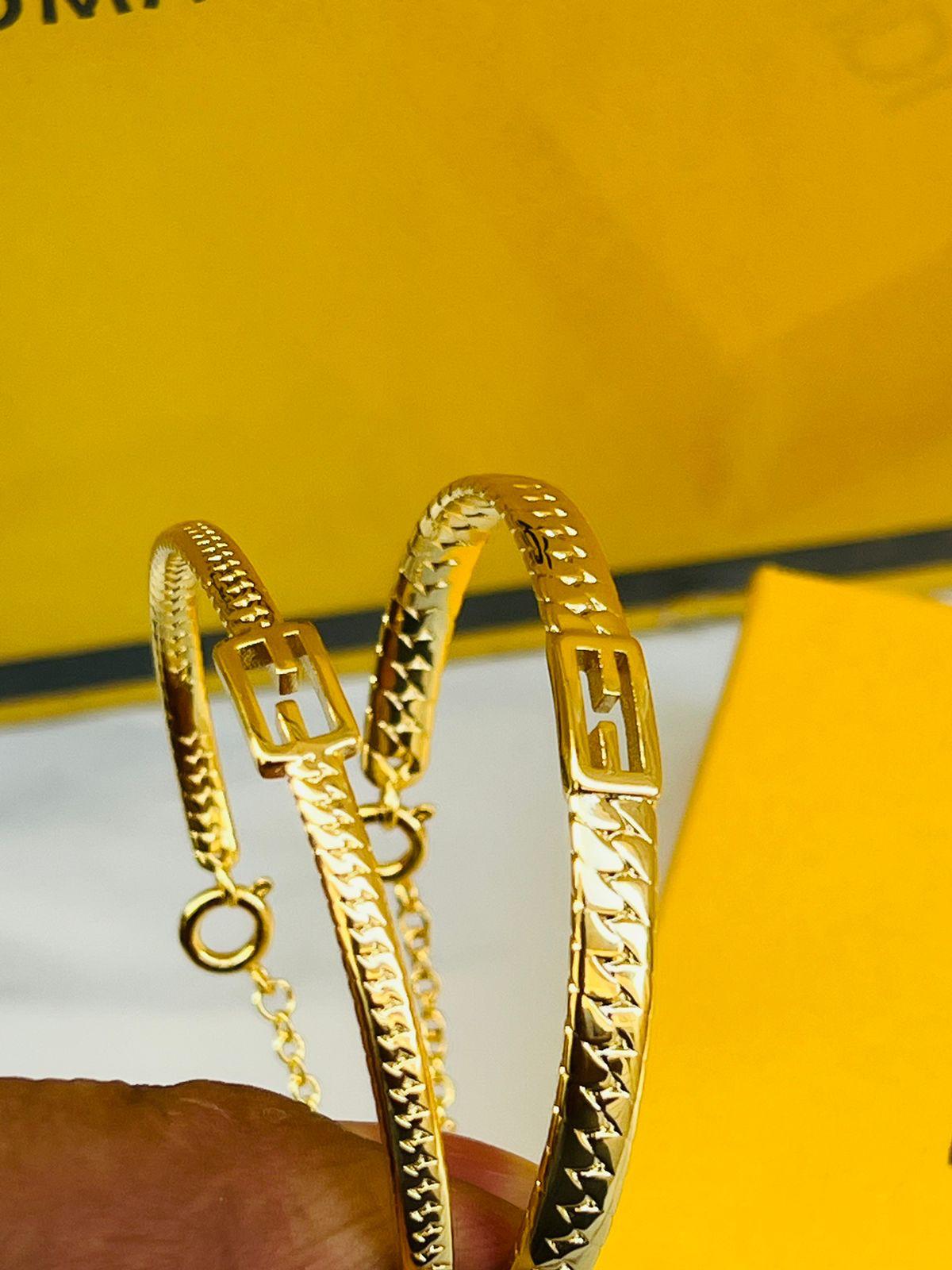 Fe. Bracelet