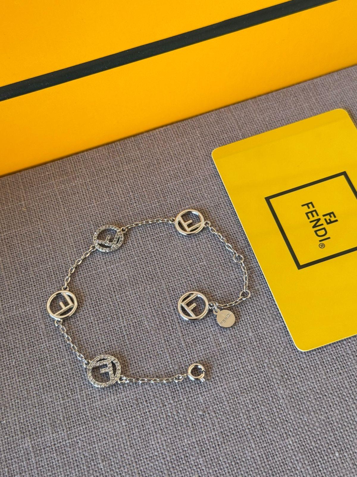 Fe. Bracelet