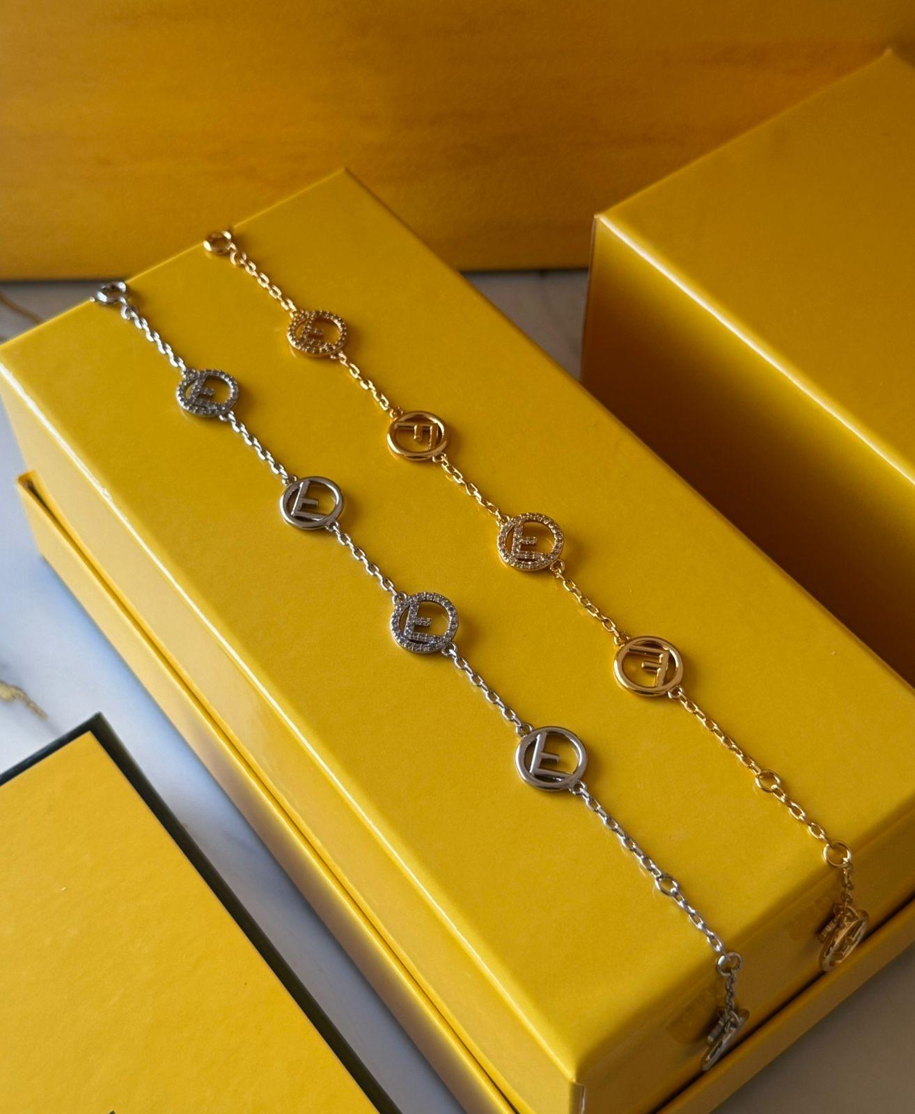 Fe. Bracelet