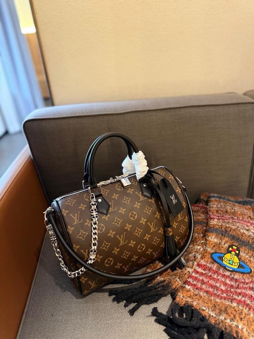 LV  speedy bag