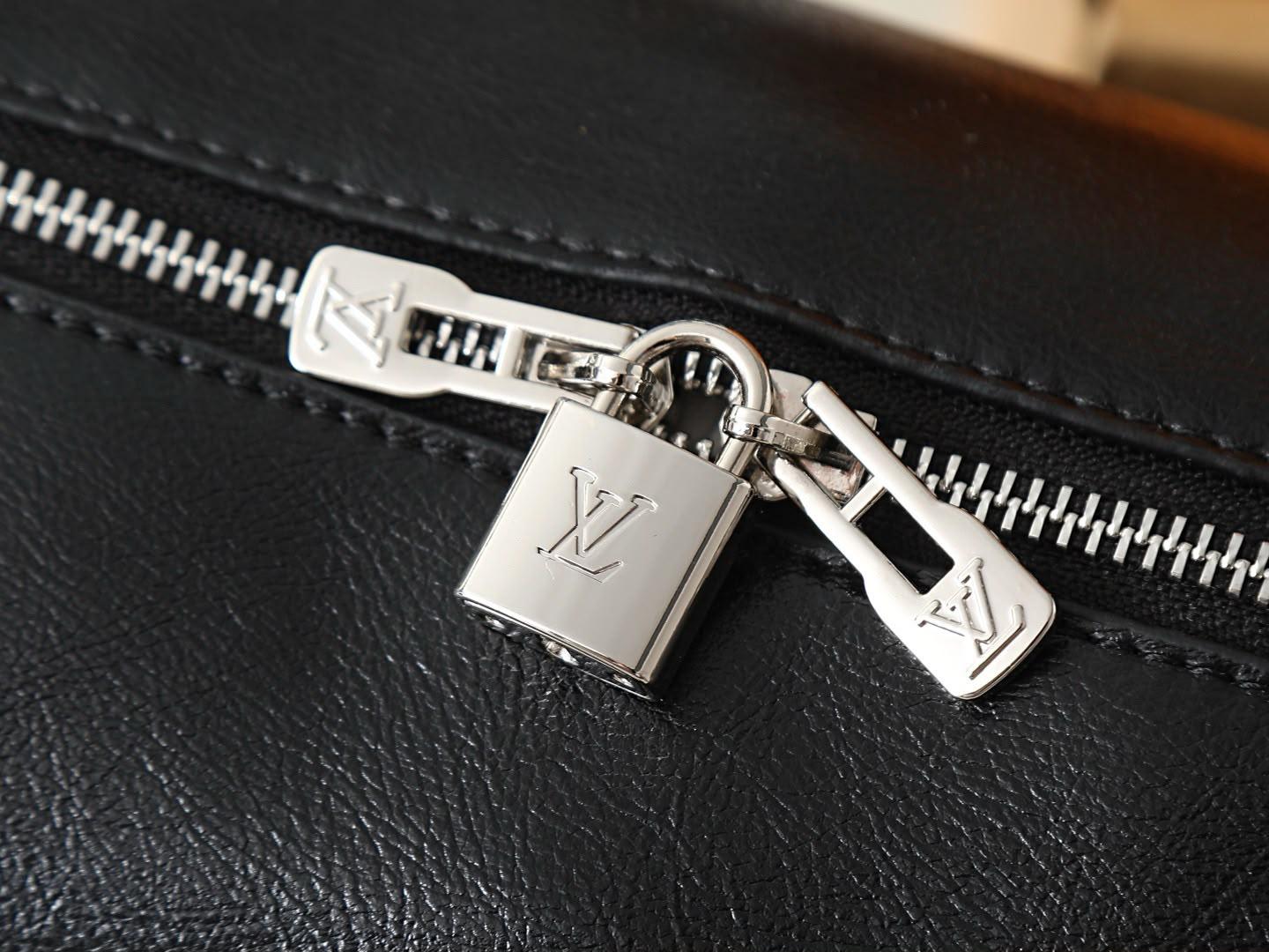 LV  speedy bag