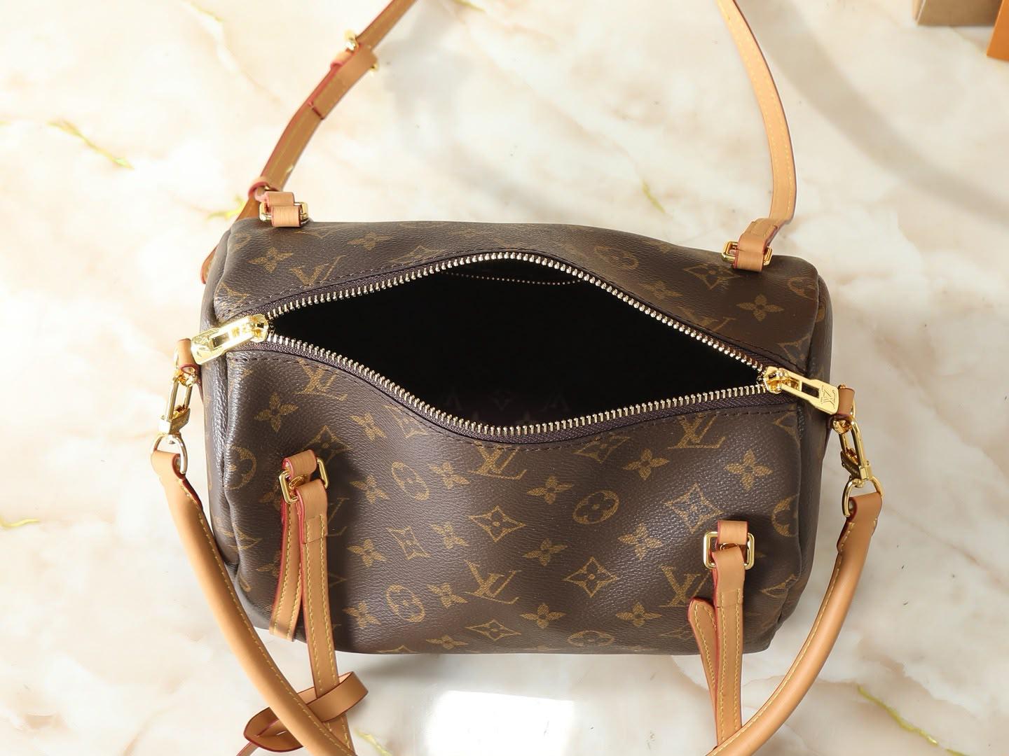 LV  speedy bag