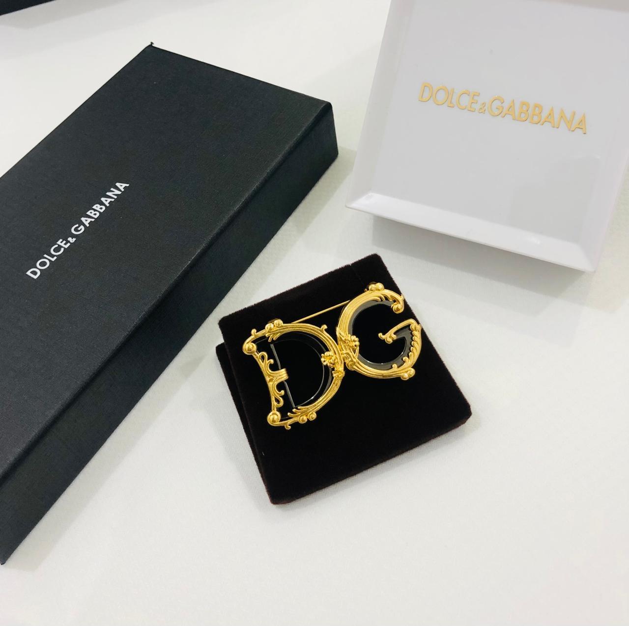 D&G brooch