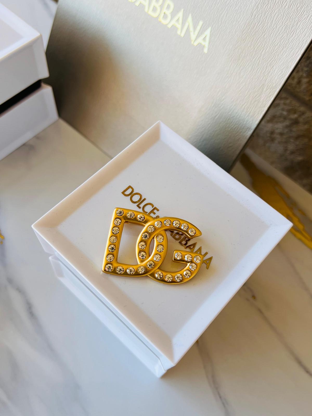 D&G brooch