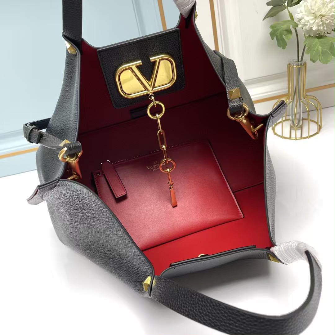 Va. Garavani bag