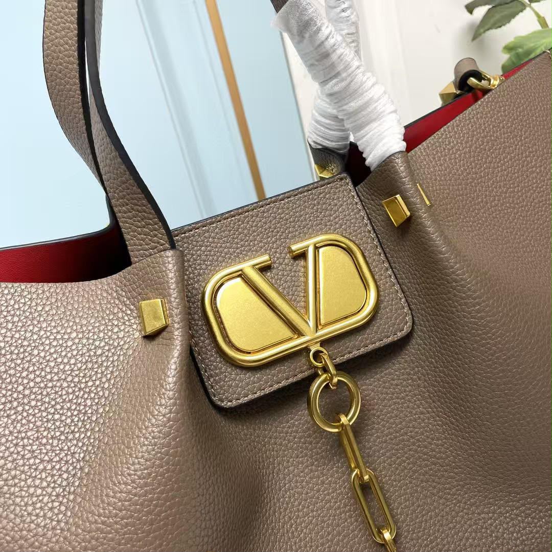 Va. Garavani bag