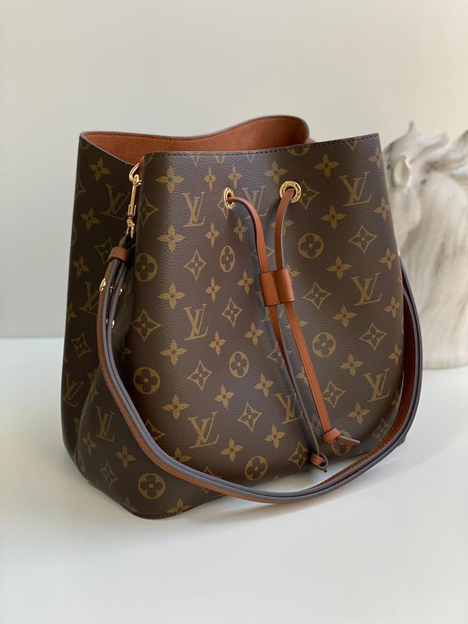 L.V Neo Neo Monogram