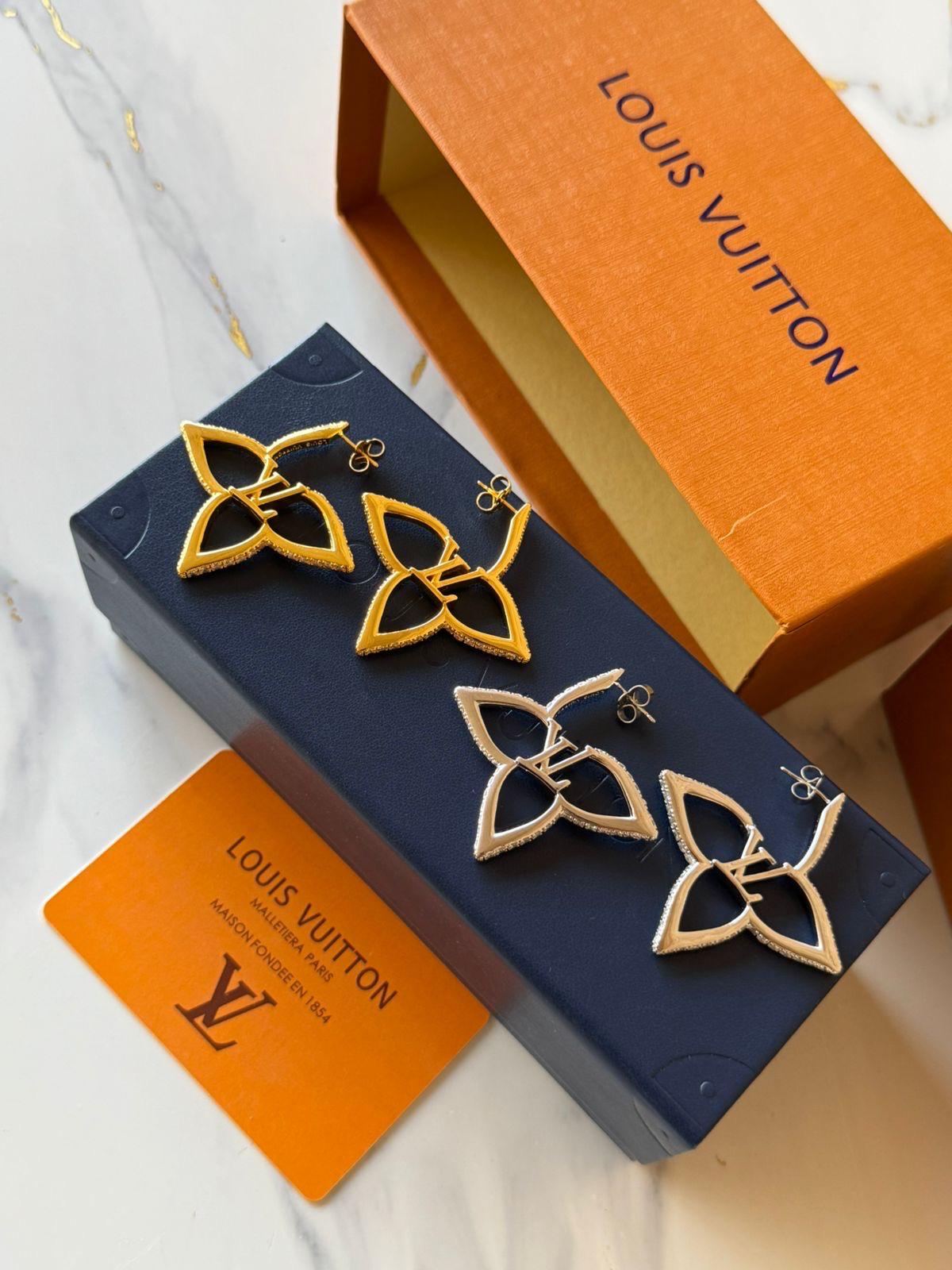 LV. Earring